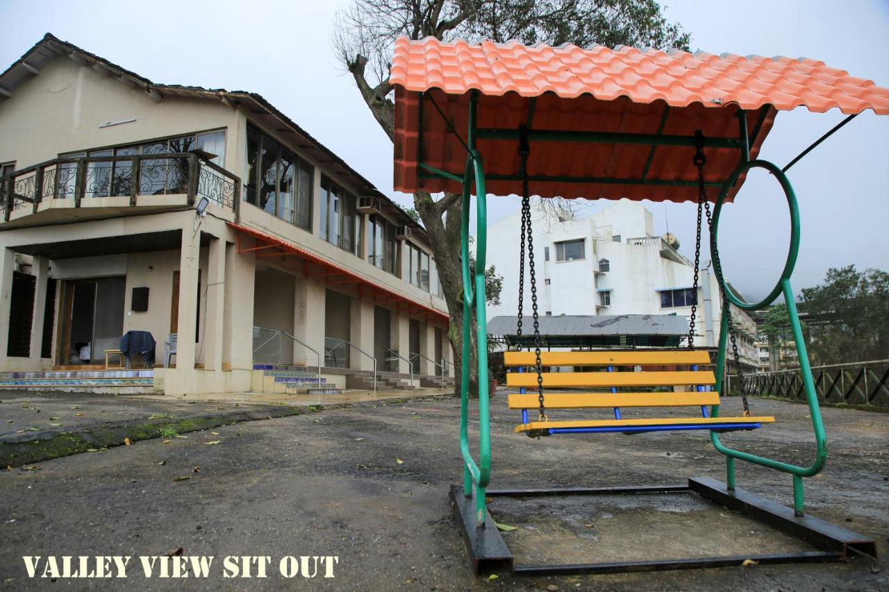 Hotel Girija Khandala  Экстерьер фото